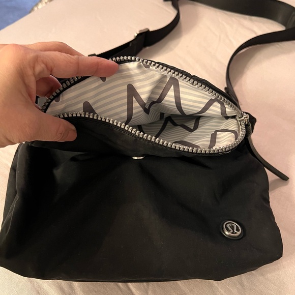 Lululemon Black Crossbody Bag - Picture 7 of 15